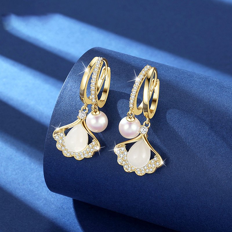 Pendientes elegantes con piedras preciosas de ojo de gato y diseño de hoja de ginkgo