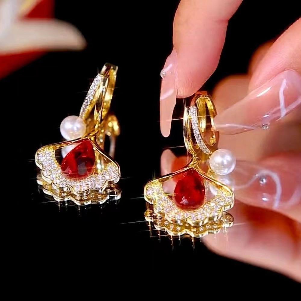 Pendientes elegantes con piedras preciosas de ojo de gato y diseño de hoja de ginkgo